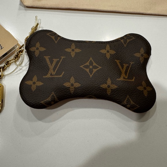 Louis Vuitton Bone Key Pouch - Picture 1 of 5